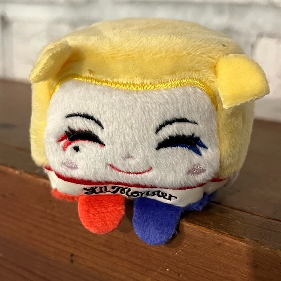 Suicide Squad 2.5" Kawaii Cube Plush: Harley Quinn - Picture 2 of 6